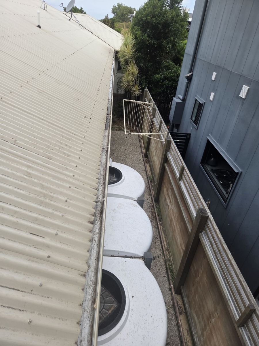 Gutter cleared out, after cleaning